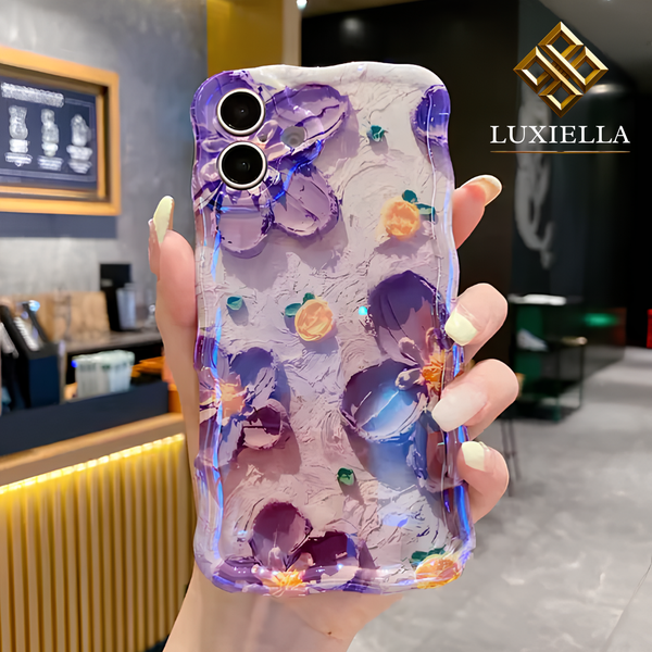 Luxiella 3D Portakal ve Aster Mor Çiçek Telefon Kılıfı – parlak şeffaf gövde, dalga kenar tasarım, kabartma çiçek dokusu, ince & darbe korumalı yapı, esnek çerçeve + sert arka, leke/iz tutmaz yüzey, iPhone uyumlu