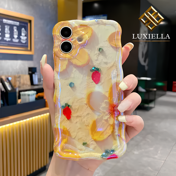 Luxiella 3D Çilek ve Aster Sarı Çiçek Telefon Kılıfı – parlak şeffaf gövde, dalga kenar tasarım, kabartma çiçek dokusu, ince & darbe korumalı yapı, esnek çerçeve + sert arka, leke/iz tutmaz yüzey, iPhone uyumlu