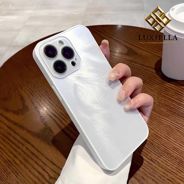 Luxiella Beyaz Prizma Tüy İnce Kılıf, minimal şıklık, MagSafe telefon kılıfı, mat buzlu efekt, iPhone kılıf çeşitleri, darbe koruma, sararmaya dayanıklı, kablosuz şarj uyumlu, yükseltilmiş kamera çerçevesi, premium tasarım