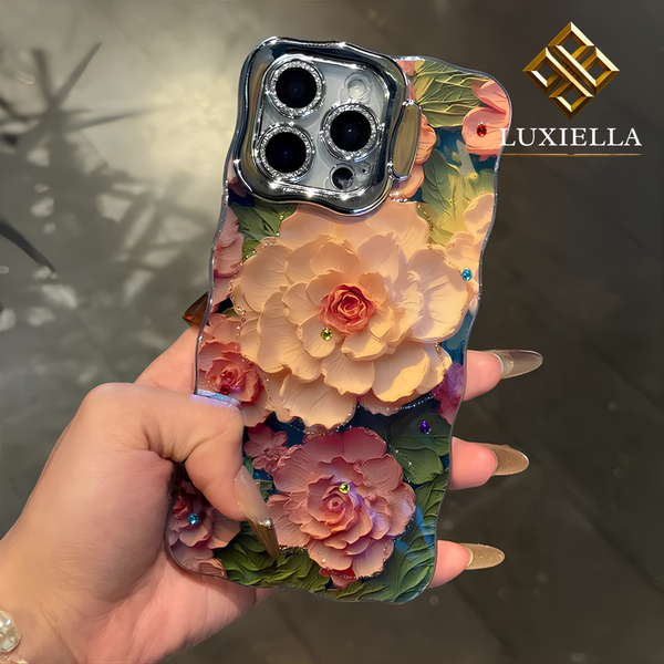 Luxiella 3D Pembe Şakayık Çiçek Telefon Kılıfı – Kamera Bölgesinde Açılır Kapanır Halka Tutucu, Krom Kamera Çerçevesi, Parlak Şeffaf Tasarım, Darbe Korumalı, iPhone Uyumlu