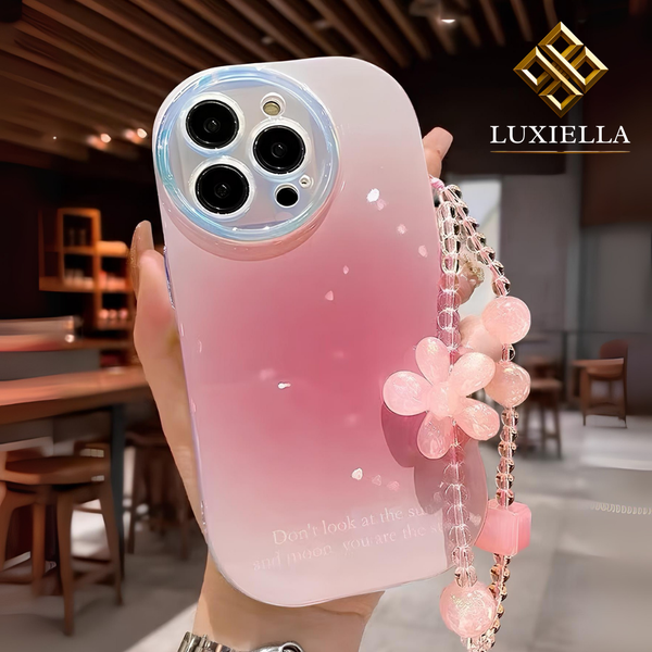 Luxiella Pembe Opal Halo Telefon Kılıfı – iPhone uyumlu, parlak ombre gövde, inci-yansımalı kamera halkası, ince & darbe korumalı yapı, esnek çerçeve + sert arka, leke/iz tutmaz yüzey, kablosuz şarj uyumlu