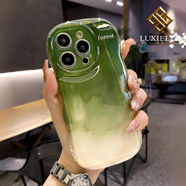 Luxiella Yeşil Dalga Şeffaf Telefon Kılıfı – iPhone uyumlu, parlak gradient gövde, esnek çerçeve + darbeye dayanıklı arka, düşme ve çizik koruması, ince & hafif profil, kablosuz şarj uyumlu, net buton hissi